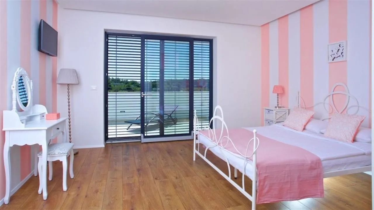 Gasthof Eco-Friendly Villa Aria With A Pool And A Party Room Višnjan Kroatien