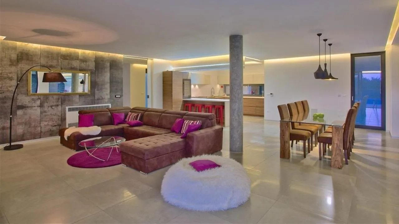 Eco-Friendly Villa Aria With A Pool And A Party Room Višnjan