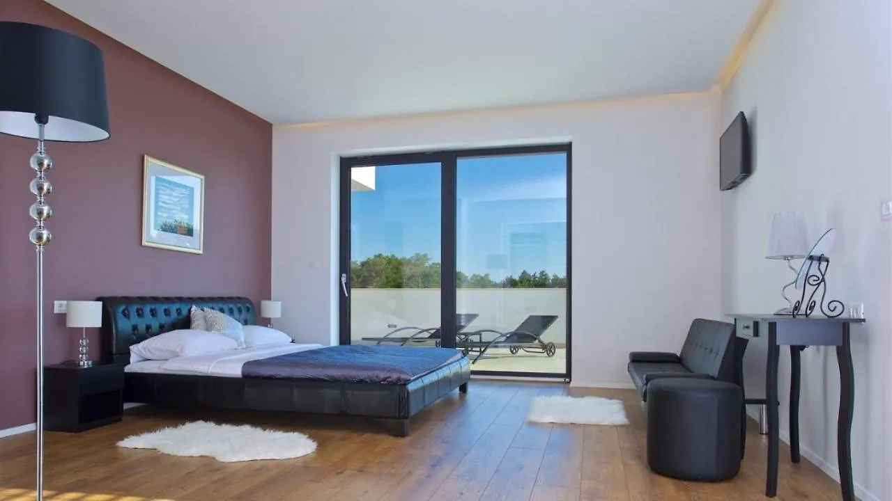 Eco-Friendly Villa Aria With A Pool And A Party Room Višnjan Gasthof